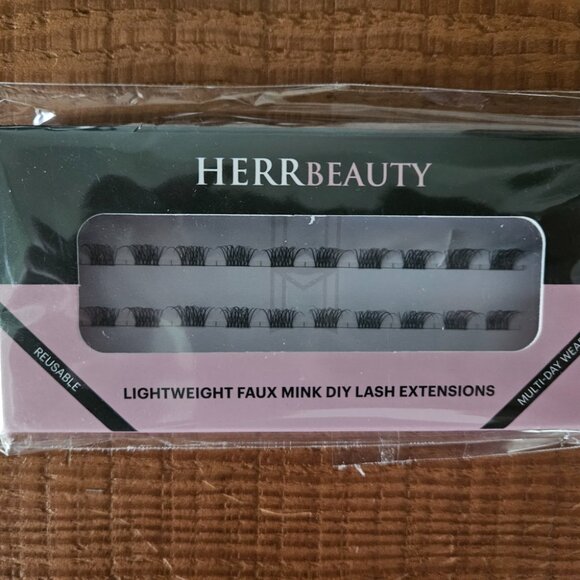 HERRBEAUTY 10mm Faux Mink Lash Extensions - Picture 3 of 5